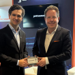 Oliver von Götz (left), VP Global Fulfillment Management at Lufthansa Cargo, with Dr. Jan Wilhelm Breithaupt, CEO of Jettainer, at the announcement of the partnership in the field of next-generation IoT tracking at the IATA World Cargo Symposium