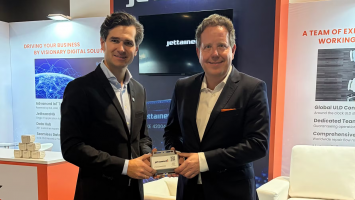Oliver von Götz (left), VP Global Fulfillment Management at Lufthansa Cargo, with Dr. Jan Wilhelm Breithaupt, CEO of Jettainer, at the announcement of the partnership in the field of next-generation IoT tracking at the IATA World Cargo Symposium